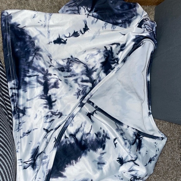 Super cute crop tops - Picture 3 of 3